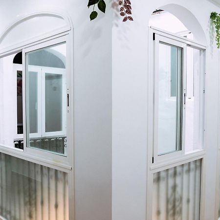 Triana Riverside Guesthouse Севилья Экстерьер фото