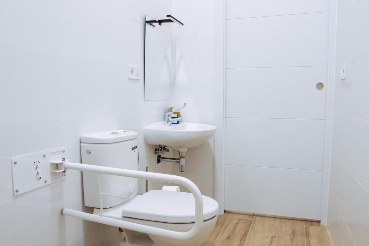 Triana Riverside Guesthouse Севилья Экстерьер фото