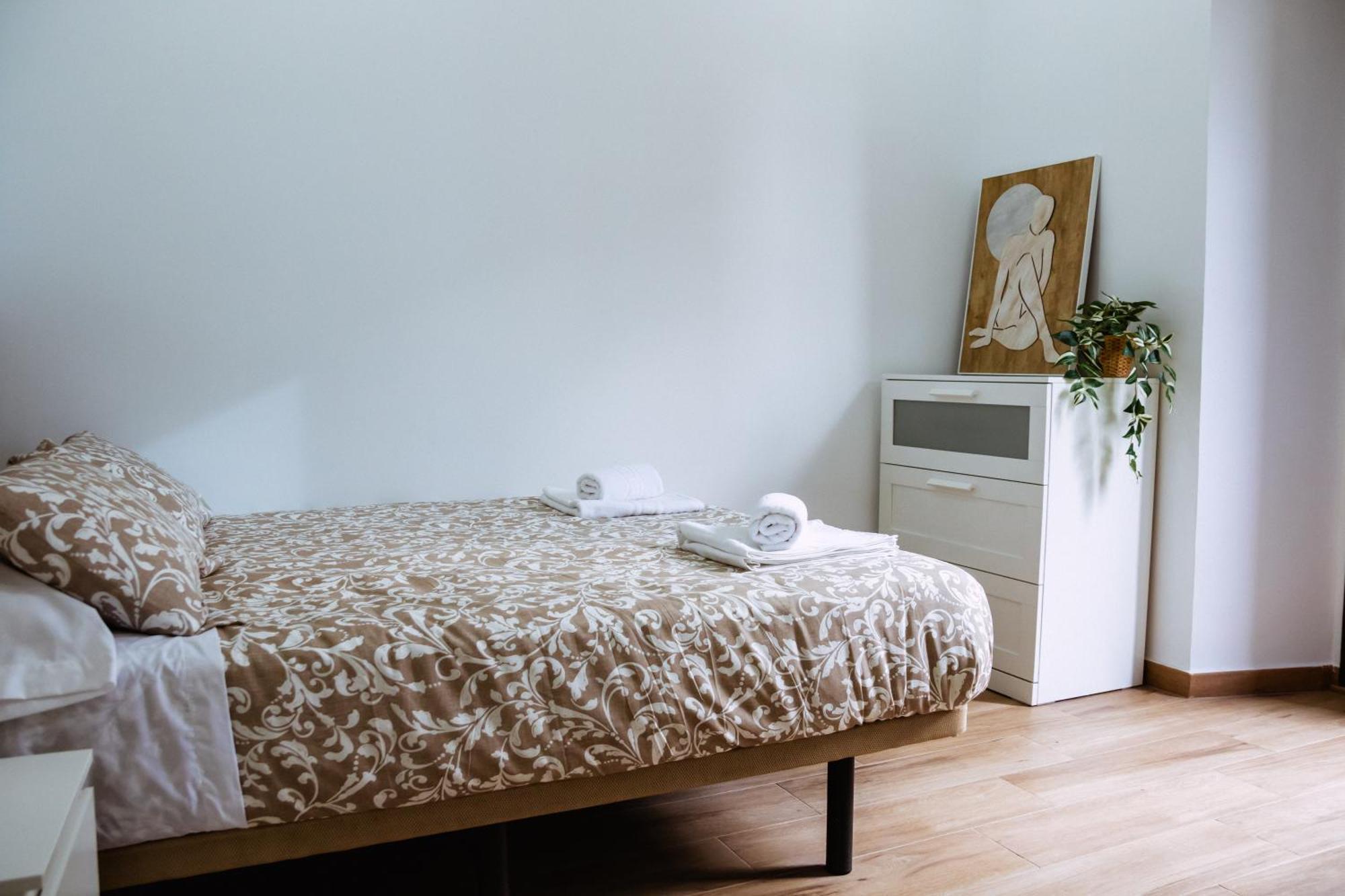 Triana Riverside Guesthouse Севилья Экстерьер фото
