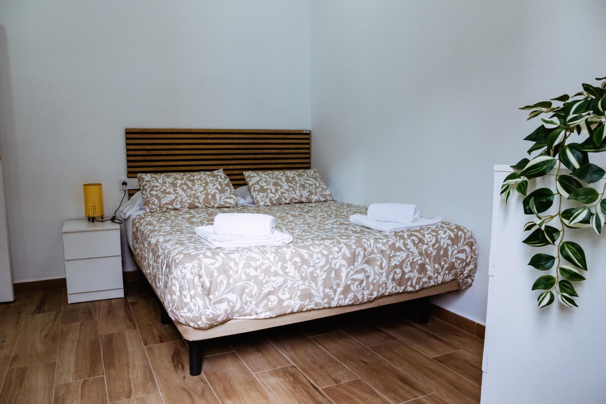Triana Riverside Guesthouse Севилья Экстерьер фото