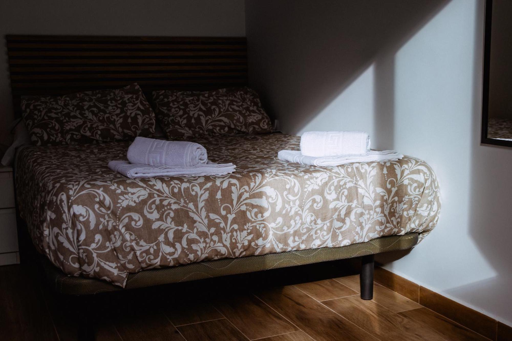 Triana Riverside Guesthouse Севилья Экстерьер фото