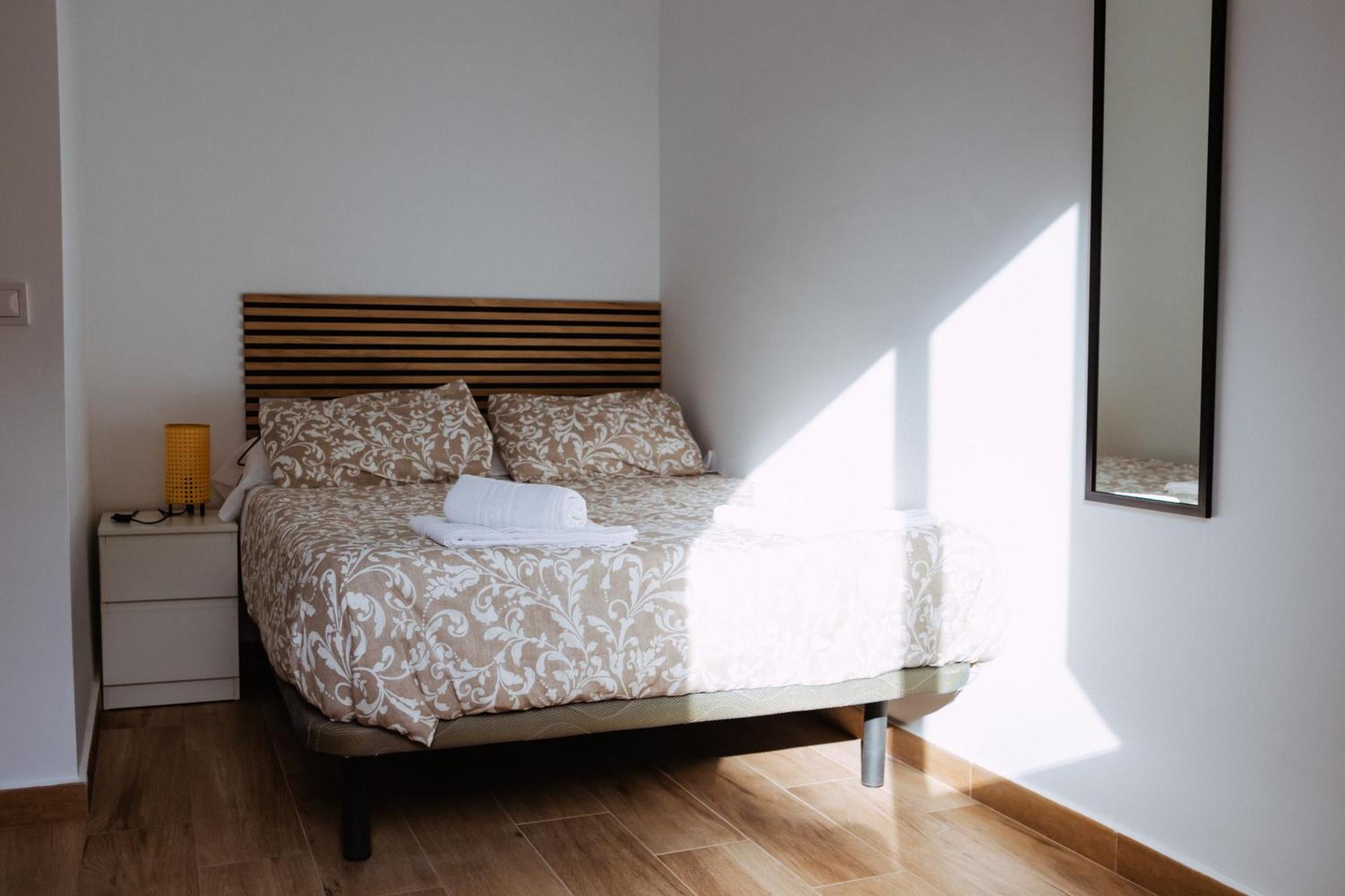 Triana Riverside Guesthouse Севилья Экстерьер фото