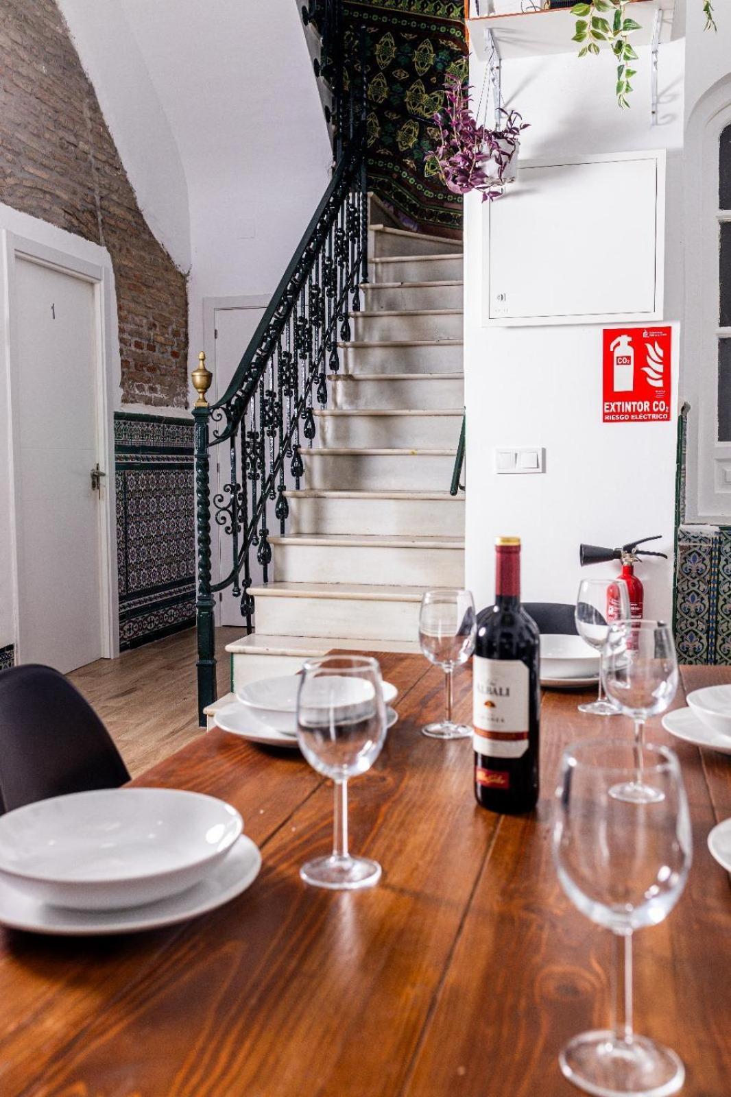 Triana Riverside Guesthouse Севилья Экстерьер фото