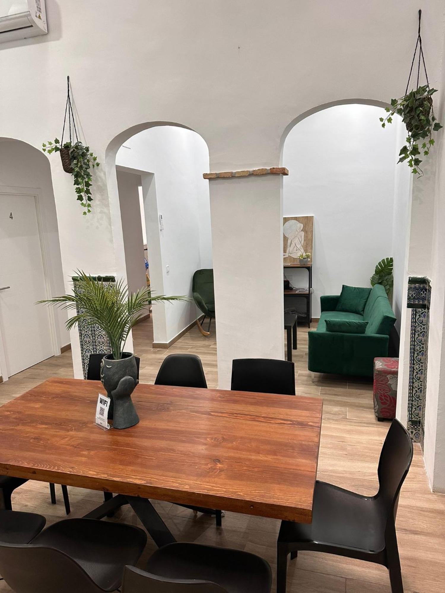 Triana Riverside Guesthouse Севилья Экстерьер фото