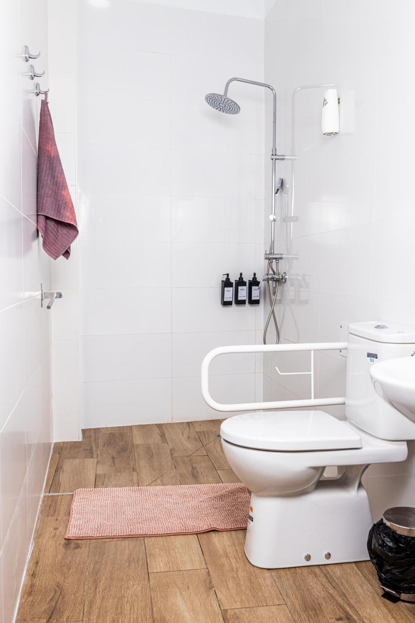 Triana Riverside Guesthouse Севилья Экстерьер фото