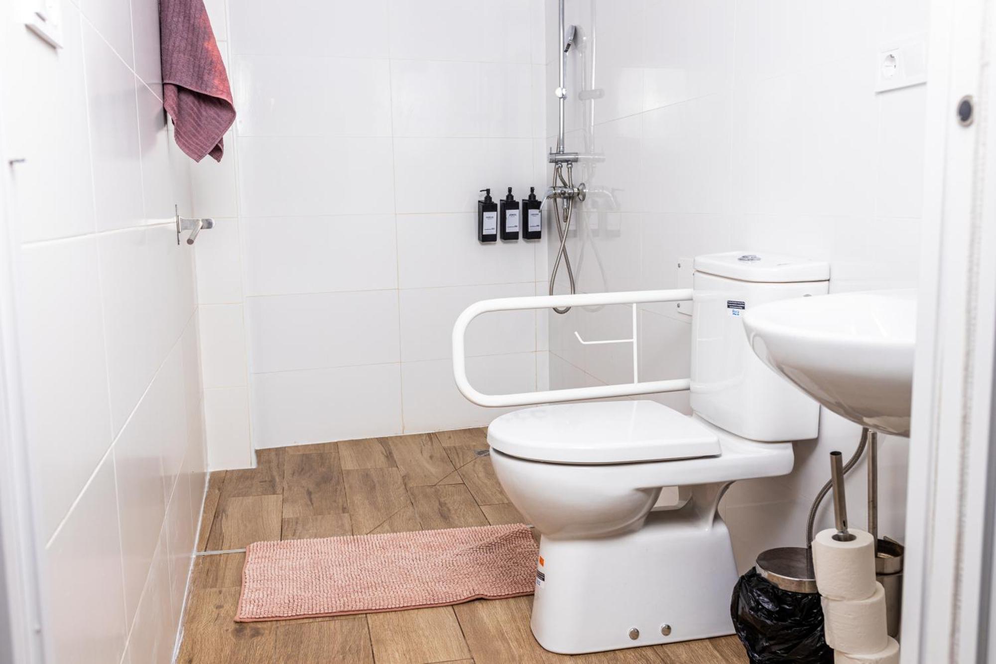 Triana Riverside Guesthouse Севилья Экстерьер фото